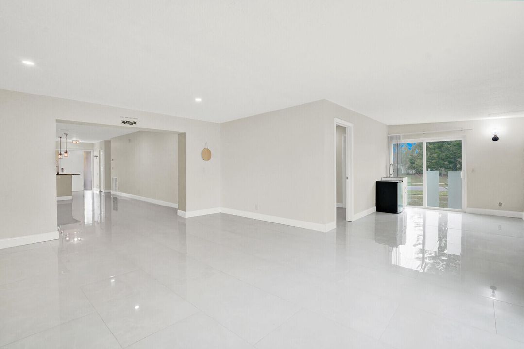 For Sale: $530,000 (4 beds, 3 baths, 1922 Square Feet)