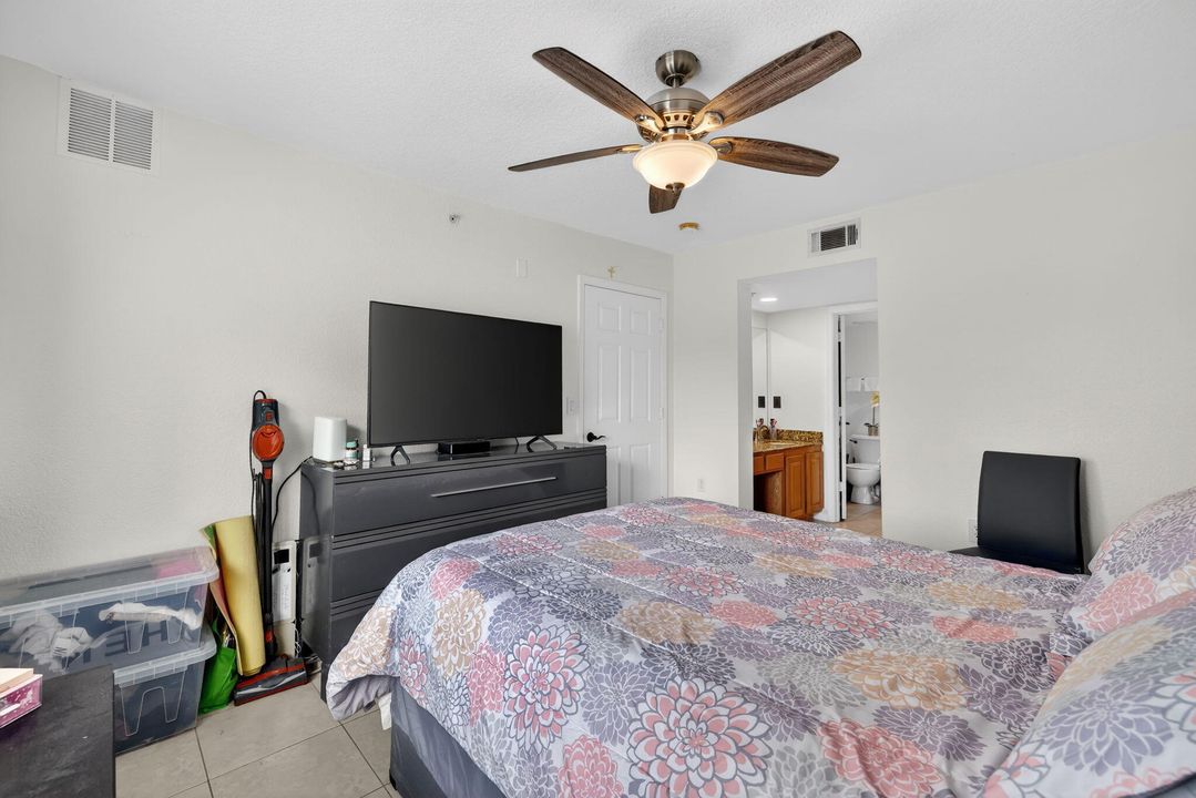 For Sale: $195,000 (2 beds, 2 baths, 960 Square Feet)