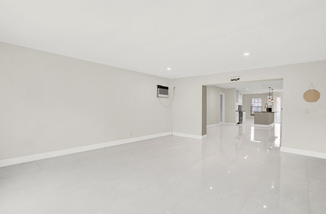 For Sale: $530,000 (4 beds, 3 baths, 1922 Square Feet)