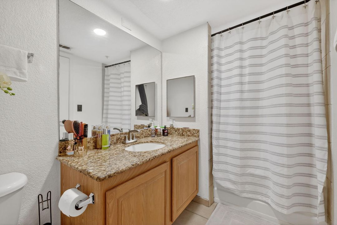 For Sale: $195,000 (2 beds, 2 baths, 960 Square Feet)