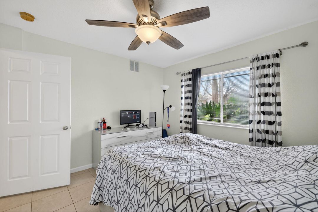 For Sale: $195,000 (2 beds, 2 baths, 960 Square Feet)