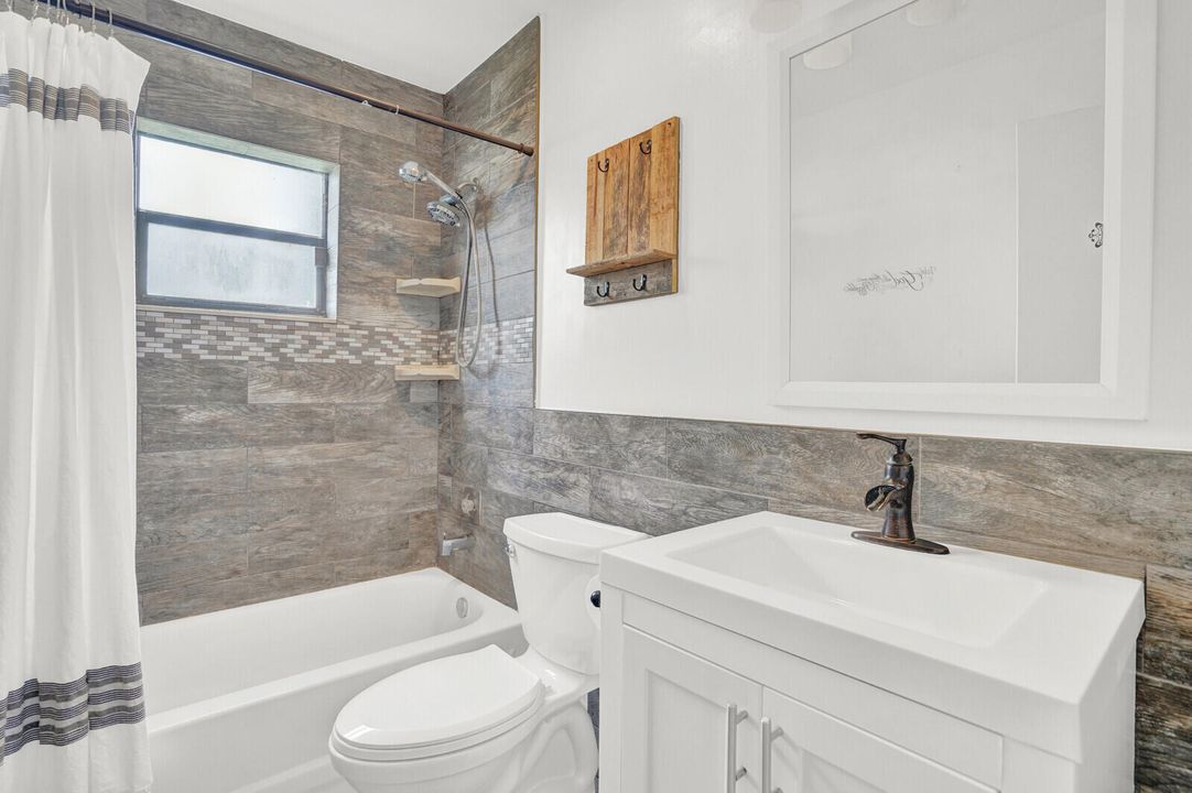 For Sale: $530,000 (4 beds, 3 baths, 1922 Square Feet)