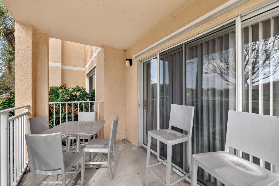 For Sale: $195,000 (2 beds, 2 baths, 960 Square Feet)