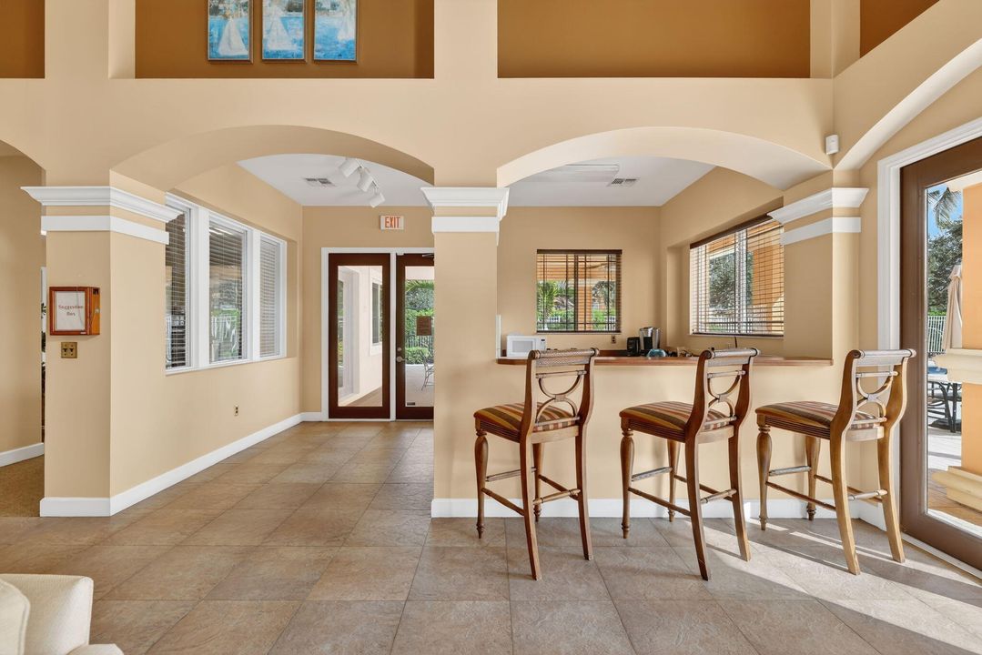 For Sale: $195,000 (2 beds, 2 baths, 960 Square Feet)