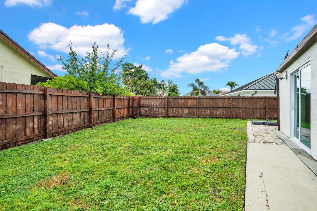 For Sale: $530,000 (4 beds, 3 baths, 1922 Square Feet)