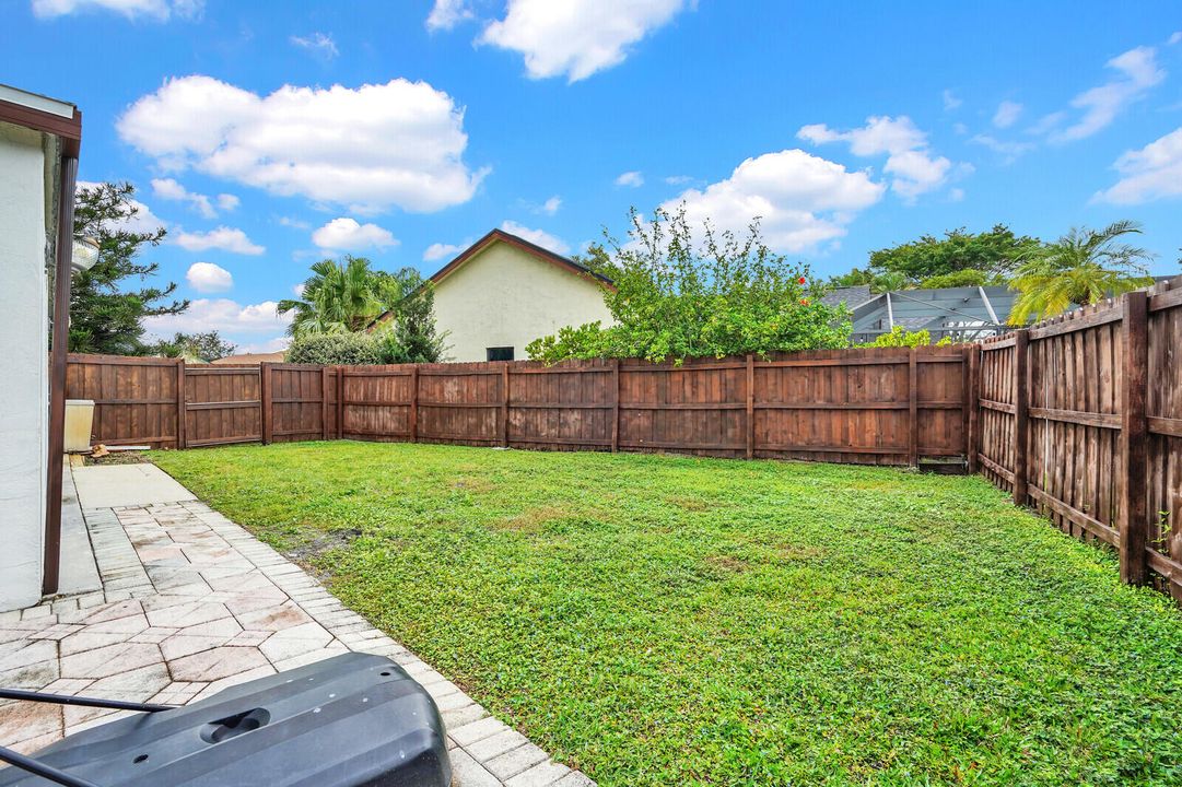 For Sale: $530,000 (4 beds, 3 baths, 1922 Square Feet)