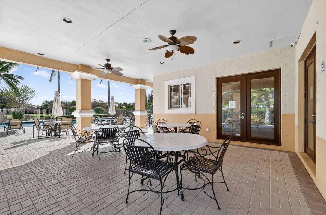 For Sale: $195,000 (2 beds, 2 baths, 960 Square Feet)