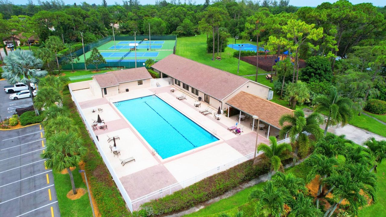 For Sale: $530,000 (4 beds, 3 baths, 1922 Square Feet)