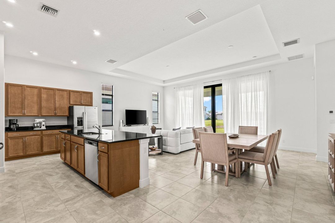 На продажу: $575,000 (3 спален, 3 ванн, 2197 Квадратных фут)