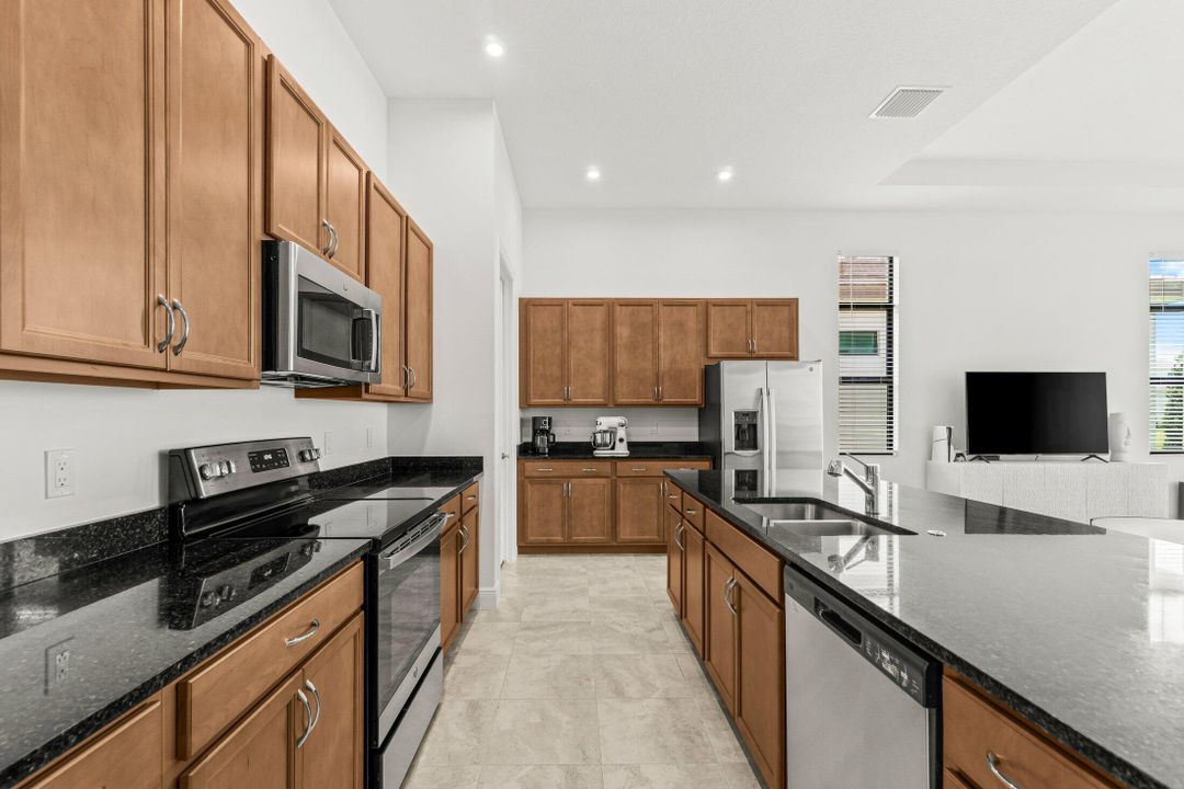 На продажу: $575,000 (3 спален, 3 ванн, 2197 Квадратных фут)