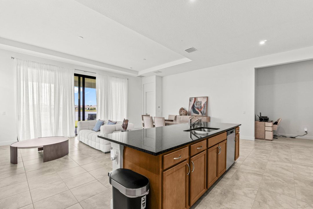 На продажу: $575,000 (3 спален, 3 ванн, 2197 Квадратных фут)