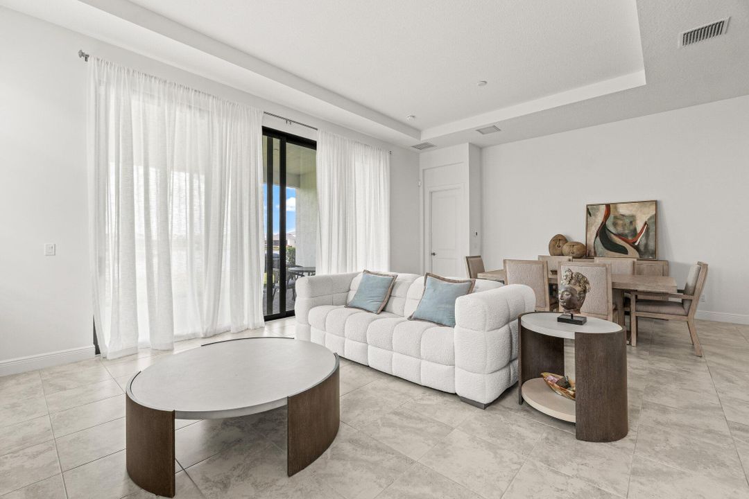 На продажу: $575,000 (3 спален, 3 ванн, 2197 Квадратных фут)