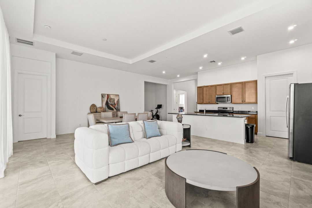 На продажу: $575,000 (3 спален, 3 ванн, 2197 Квадратных фут)