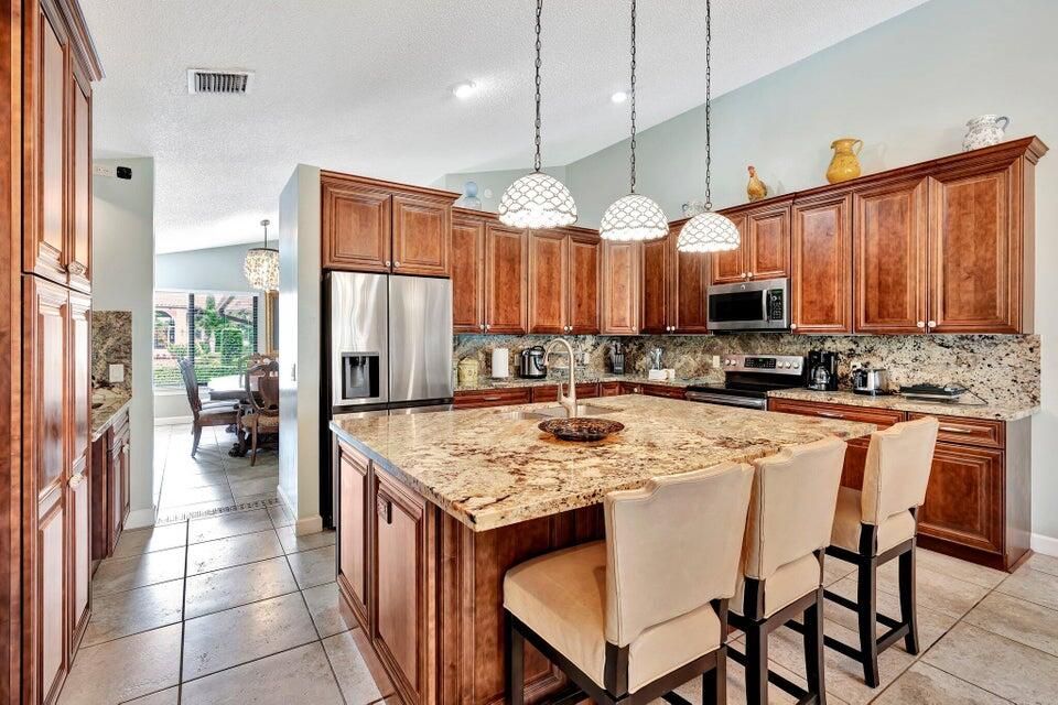 For Rent: $12,000 (3 beds, 3 baths, 2447 Square Feet)