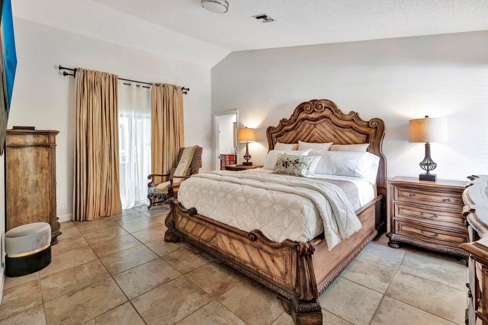 For Rent: $12,000 (3 beds, 3 baths, 2447 Square Feet)