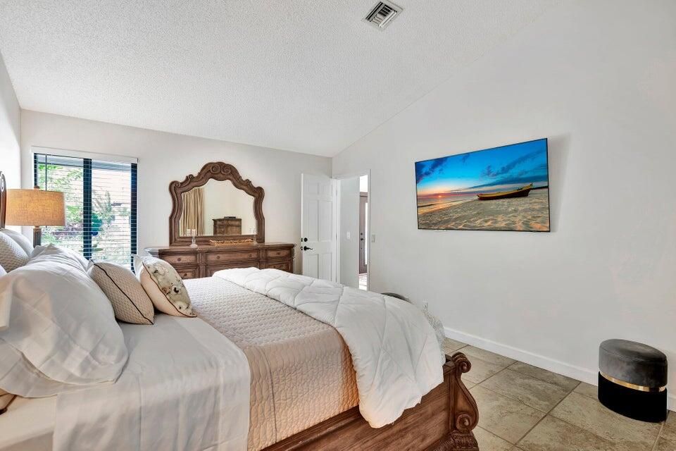 For Rent: $12,000 (3 beds, 3 baths, 2447 Square Feet)