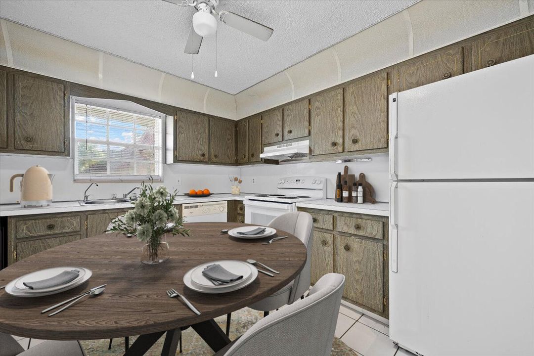 На продажу: $159,999 (2 спален, 1 ванн, 1024 Квадратных фут)