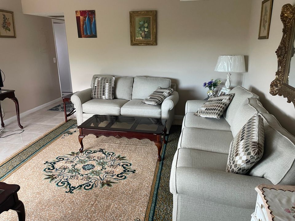 待售: $154,900 (2 贝兹, 2 浴室, 912 平方英尺)