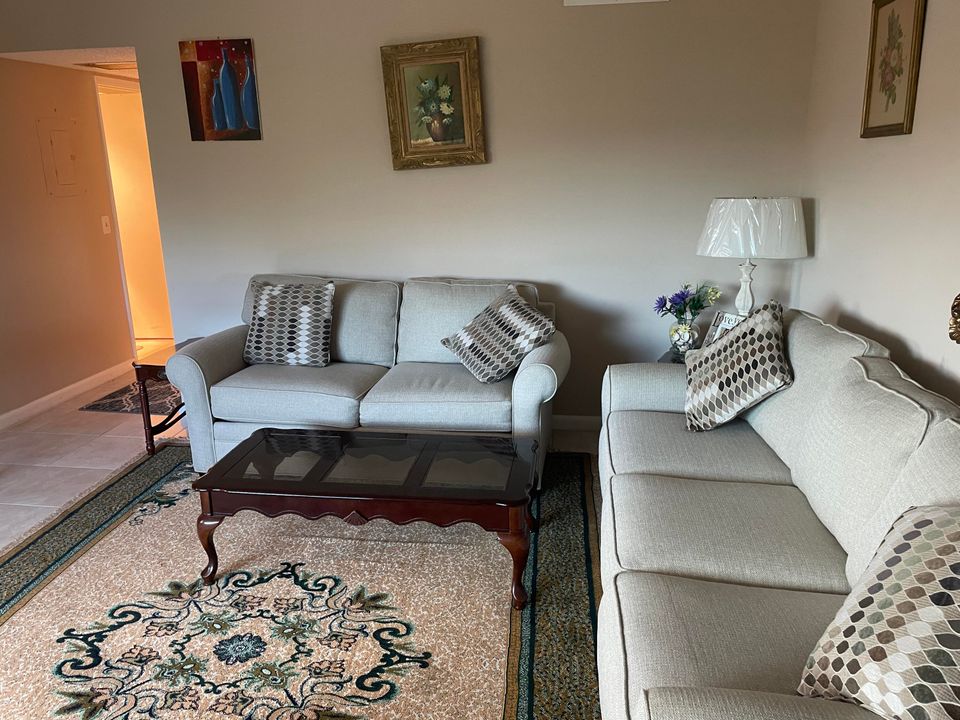 待售: $154,900 (2 贝兹, 2 浴室, 912 平方英尺)