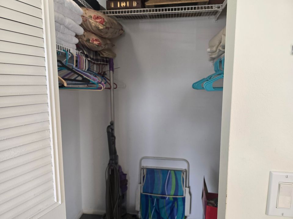 For Sale: $138,900 (2 beds, 2 baths, 1021 Square Feet)