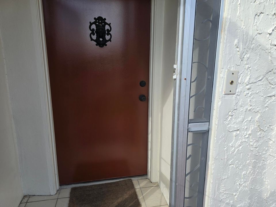 For Sale: $138,900 (2 beds, 2 baths, 1021 Square Feet)