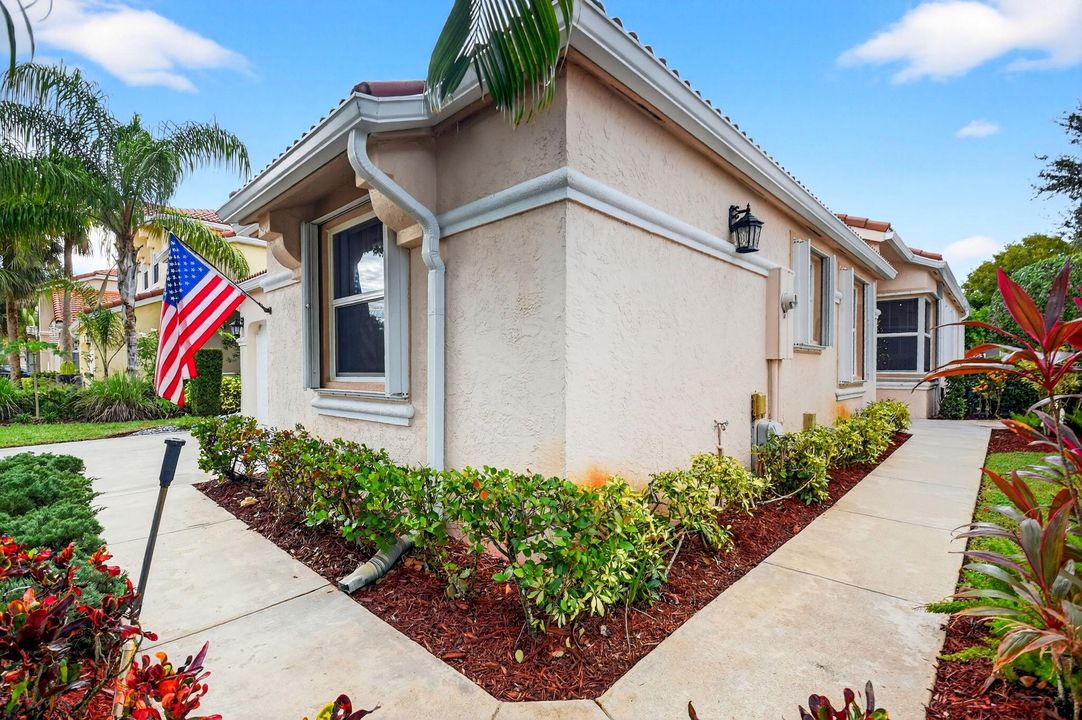 For Sale: $565,000 (3 beds, 2 baths, 1861 Square Feet)