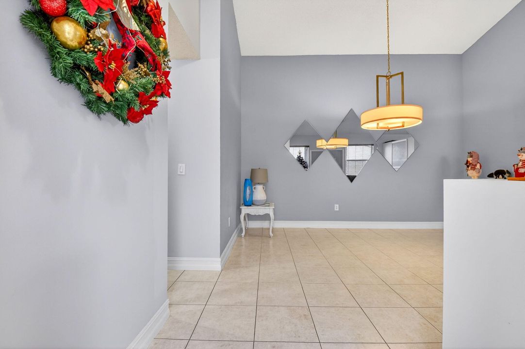 For Sale: $565,000 (3 beds, 2 baths, 1861 Square Feet)