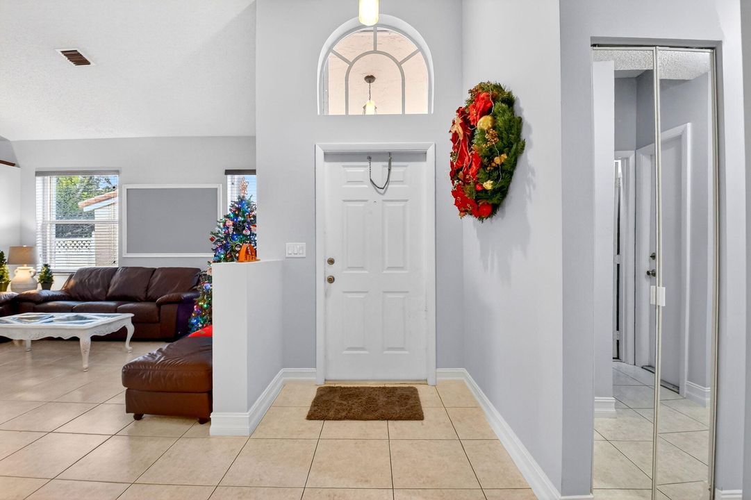 For Sale: $565,000 (3 beds, 2 baths, 1861 Square Feet)