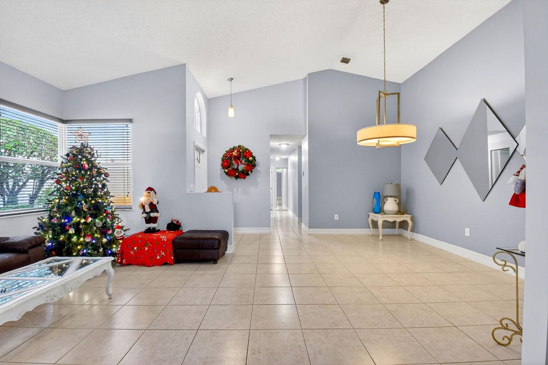 For Sale: $565,000 (3 beds, 2 baths, 1861 Square Feet)