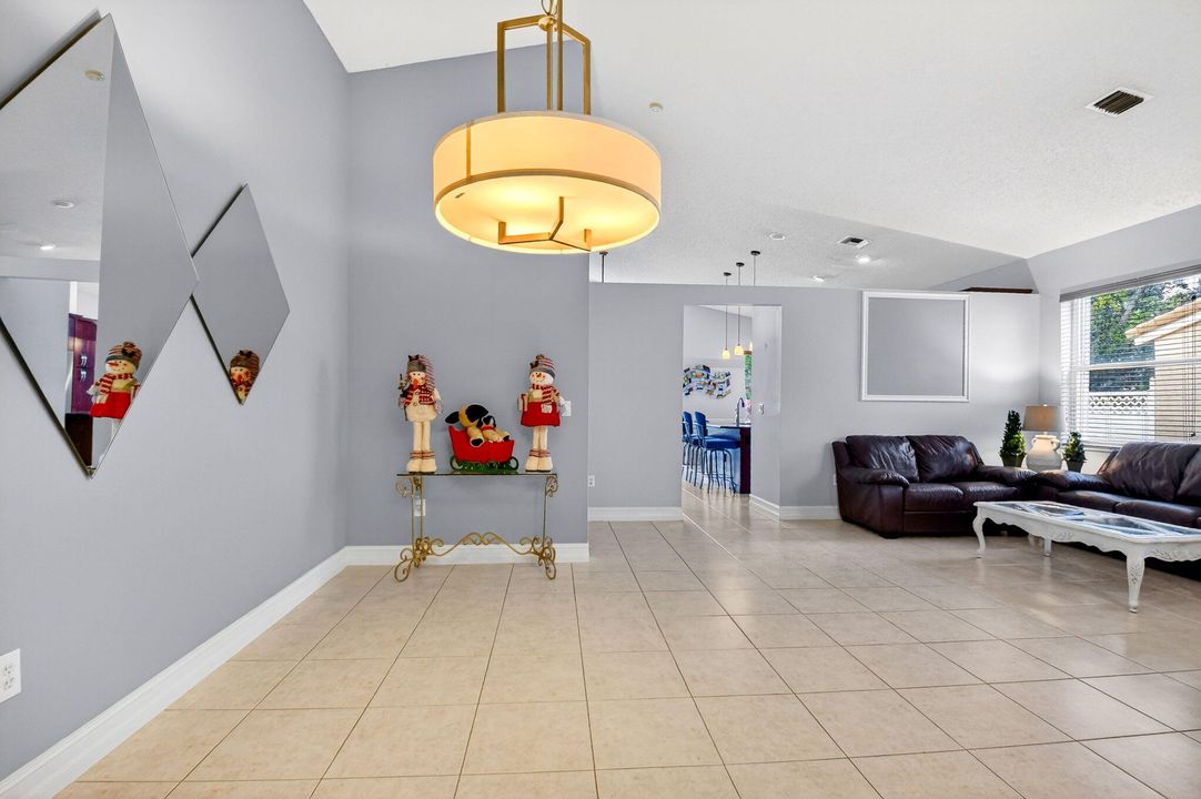 For Sale: $565,000 (3 beds, 2 baths, 1861 Square Feet)