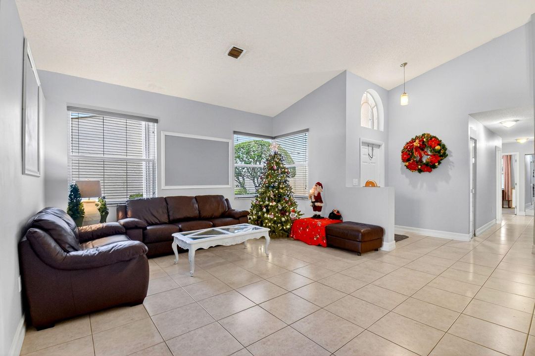 For Sale: $565,000 (3 beds, 2 baths, 1861 Square Feet)