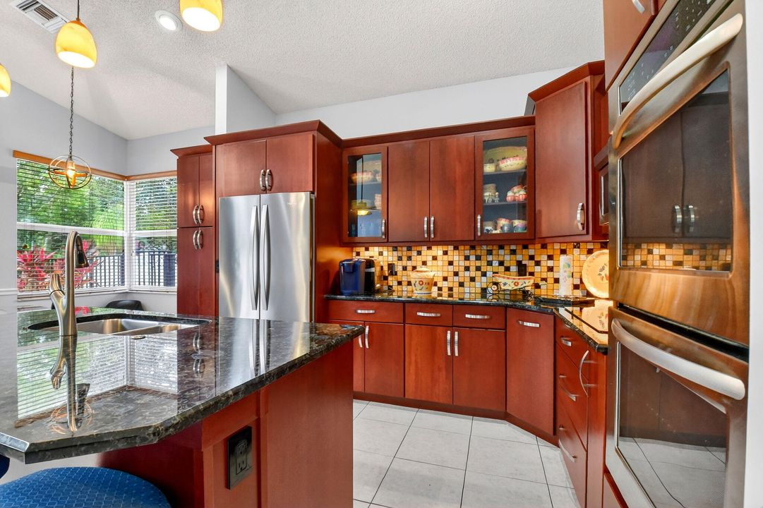 For Sale: $565,000 (3 beds, 2 baths, 1861 Square Feet)