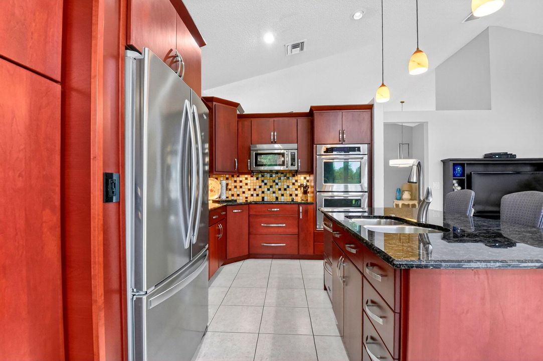 For Sale: $565,000 (3 beds, 2 baths, 1861 Square Feet)