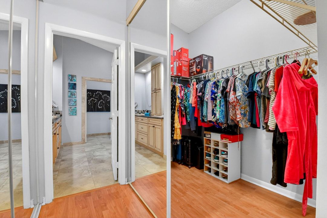 For Sale: $565,000 (3 beds, 2 baths, 1861 Square Feet)