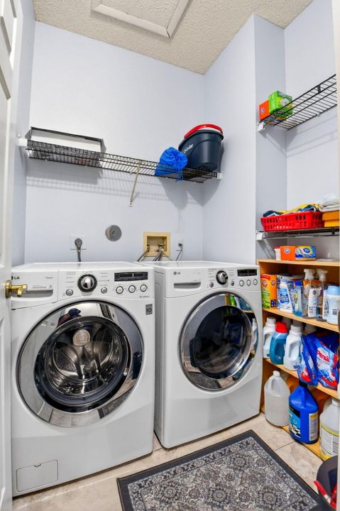 For Sale: $565,000 (3 beds, 2 baths, 1861 Square Feet)