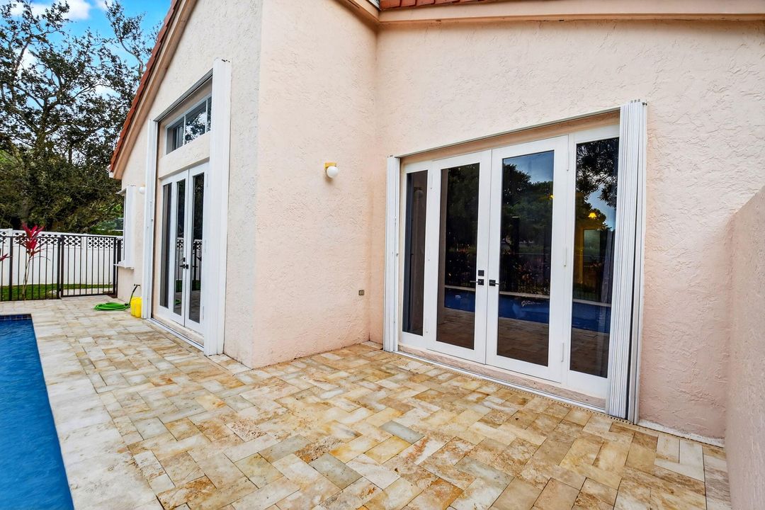 For Sale: $565,000 (3 beds, 2 baths, 1861 Square Feet)