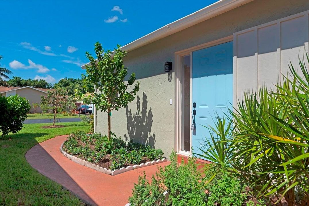 For Rent: $2,850 (2 beds, 2 baths, 1232 Square Feet)