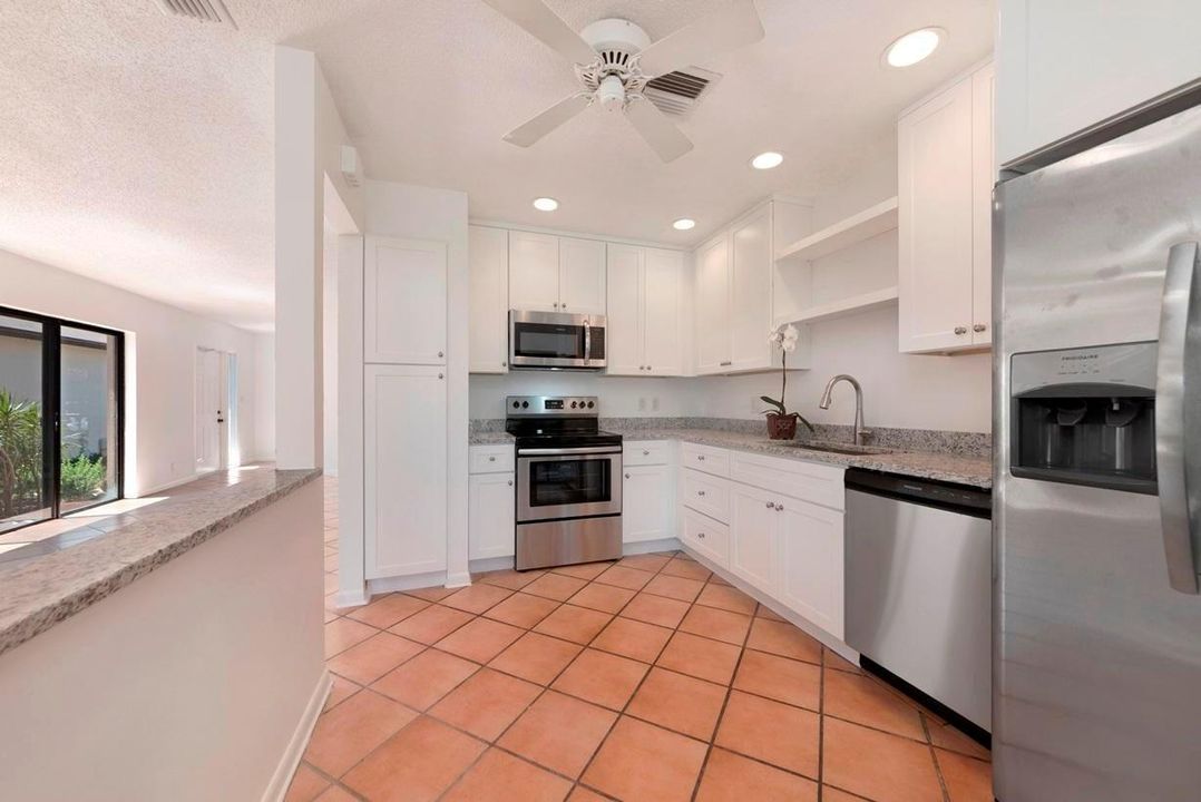 For Rent: $2,850 (2 beds, 2 baths, 1232 Square Feet)