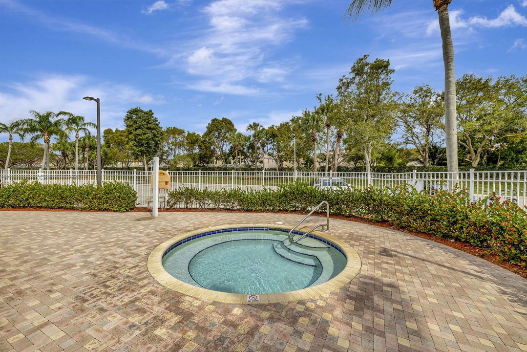 For Sale: $565,000 (3 beds, 2 baths, 1861 Square Feet)