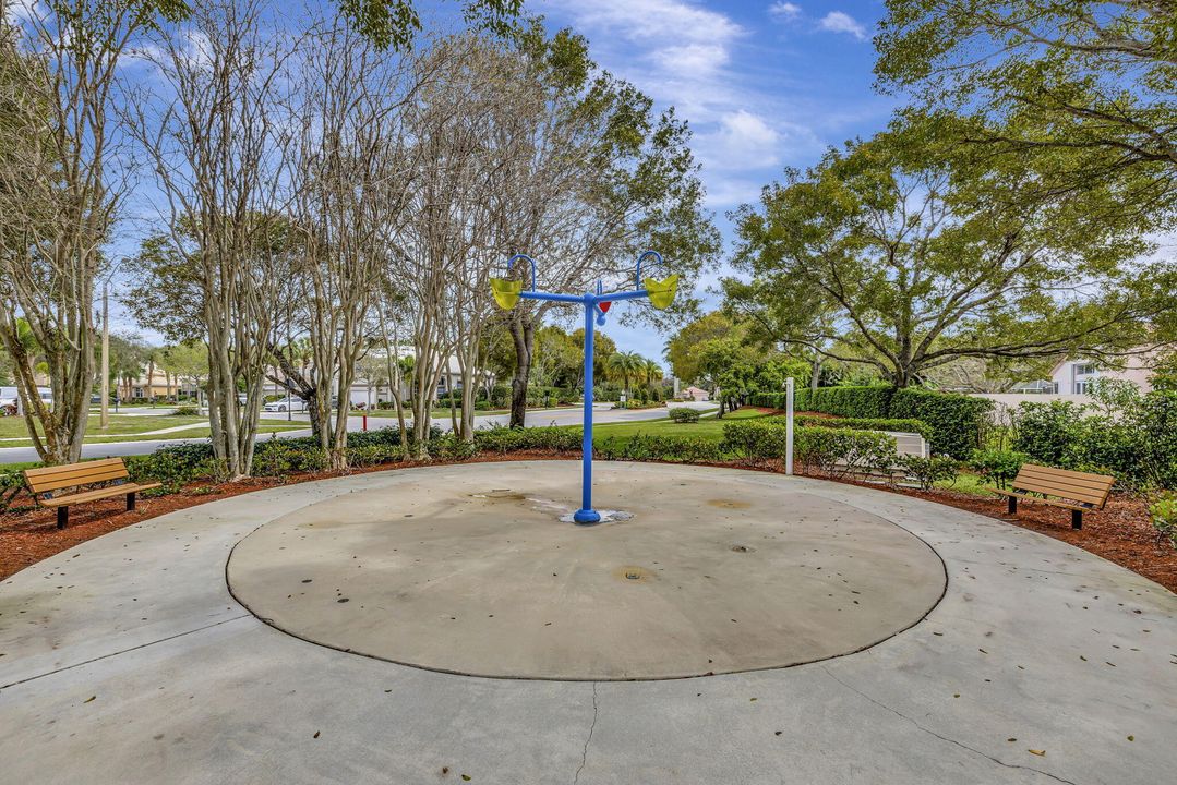 For Sale: $565,000 (3 beds, 2 baths, 1861 Square Feet)