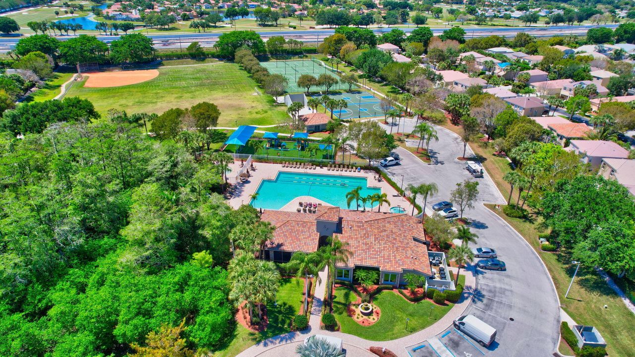 For Sale: $565,000 (3 beds, 2 baths, 1861 Square Feet)