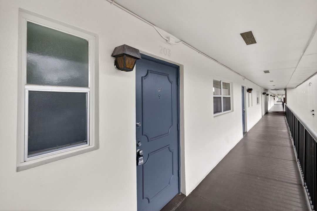 For Sale: $139,000 (1 beds, 1 baths, 750 Square Feet)