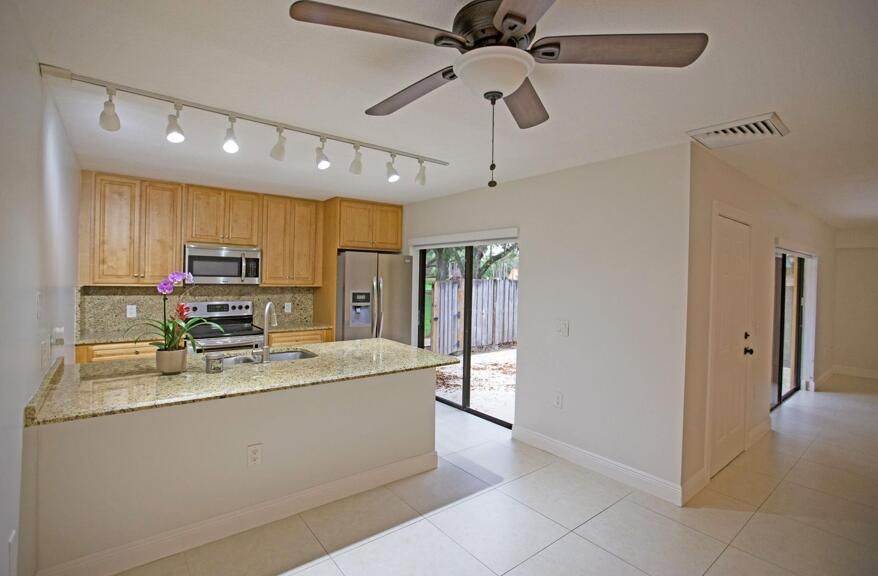 В аренду: $2,250 (2 спален, 2 ванн, 1236 Квадратных фут)