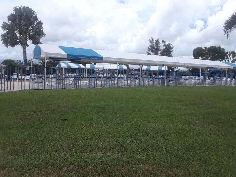 待售: $223,000 (2 贝兹, 1 浴室, 989 平方英尺)