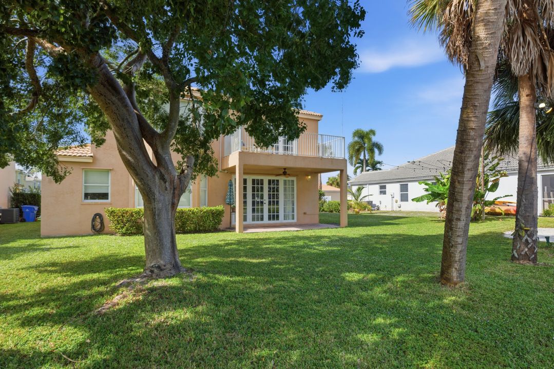 For Sale: $650,000 (5 beds, 2 baths, 2778 Square Feet)