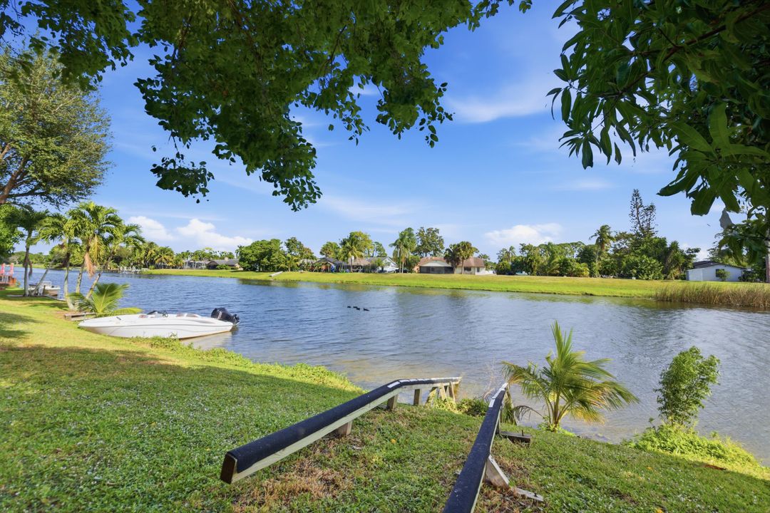 For Sale: $650,000 (5 beds, 2 baths, 2778 Square Feet)