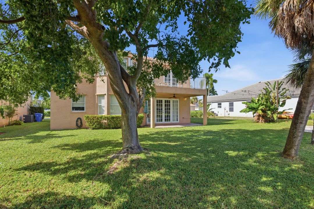 For Sale: $650,000 (5 beds, 2 baths, 2778 Square Feet)