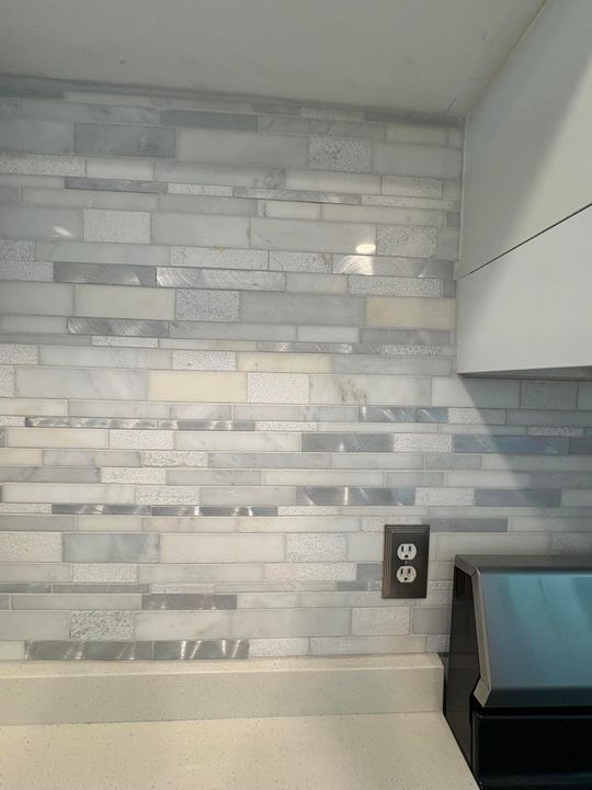 待售: $223,000 (2 贝兹, 1 浴室, 989 平方英尺)