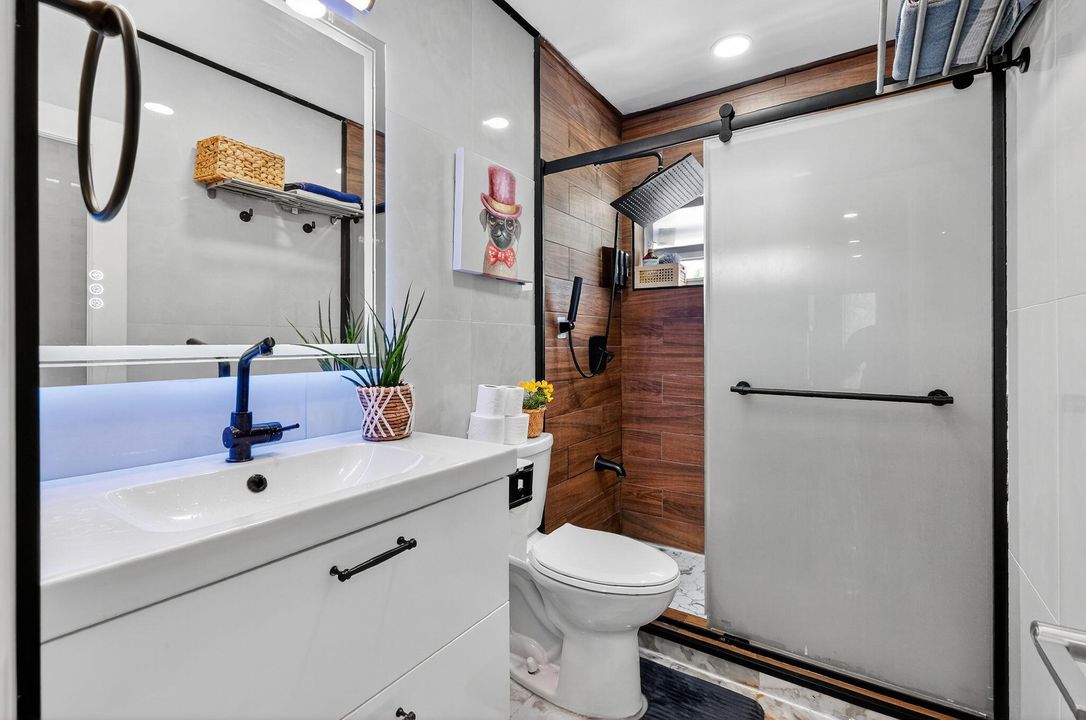 出租: $3,600 (1 贝兹, 1 浴室, 590 平方英尺)