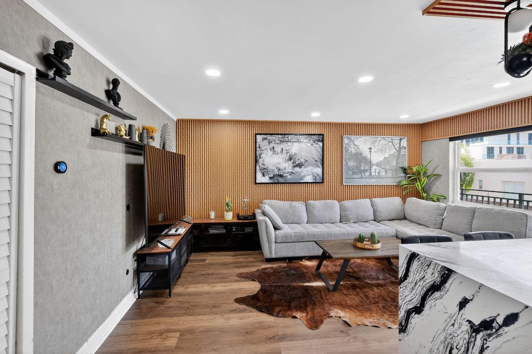 出租: $3,600 (1 贝兹, 1 浴室, 590 平方英尺)